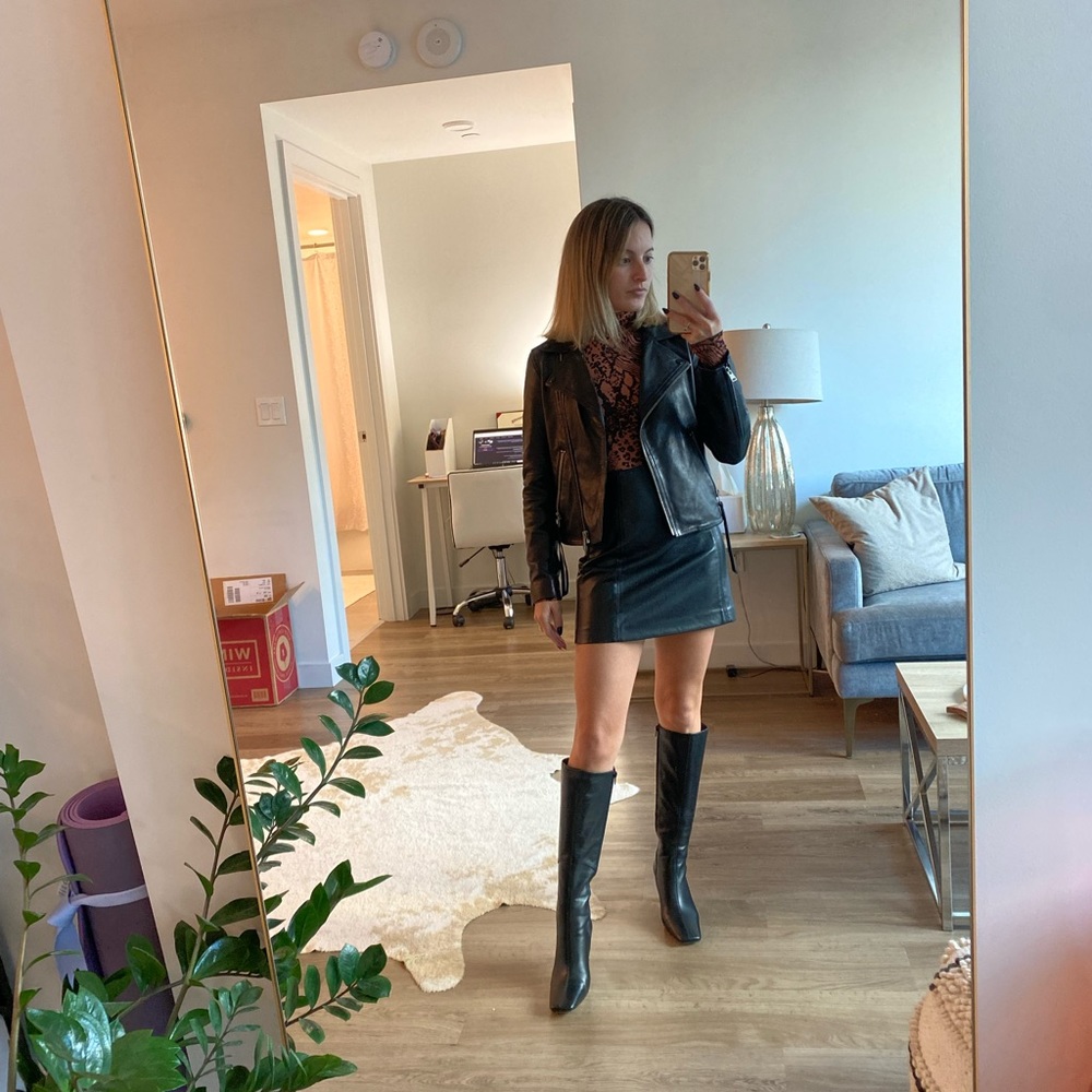 Aritzia Babaton Modern Mini Skirt - Picture 9 of 10